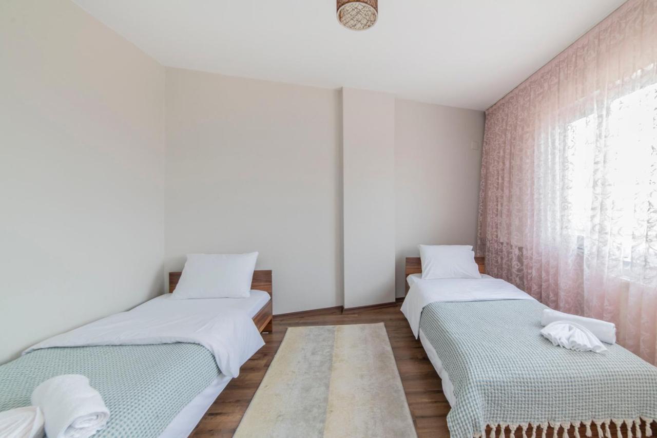 Centrally Located 2 Bedroom Apt With Netflix 부루사 외부 사진